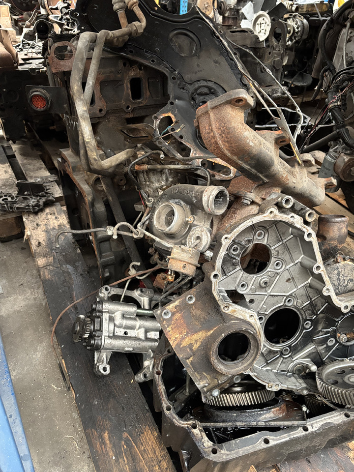 Manitou MLT 634-120 Perkins Silnik Blok Tryby Koło Pasowe Pokrywa Wał Korbowy CZĘŚCI - Cambota de Máquina agrícola: foto 1 Manitou MLT 634-120 Perkins Silnik Blok Tryby Koło Pasowe Pokrywa Wał Korbowy CZĘŚCI - Cambota de Máquina agrícola: foto 1