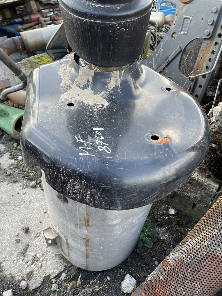 Massey Fergusson 8670 - wydech tłumik - Silenciador de Máquina agrícola: foto 2 Massey Fergusson 8670 - wydech tłumik - Silenciador de Máquina agrícola: foto 2