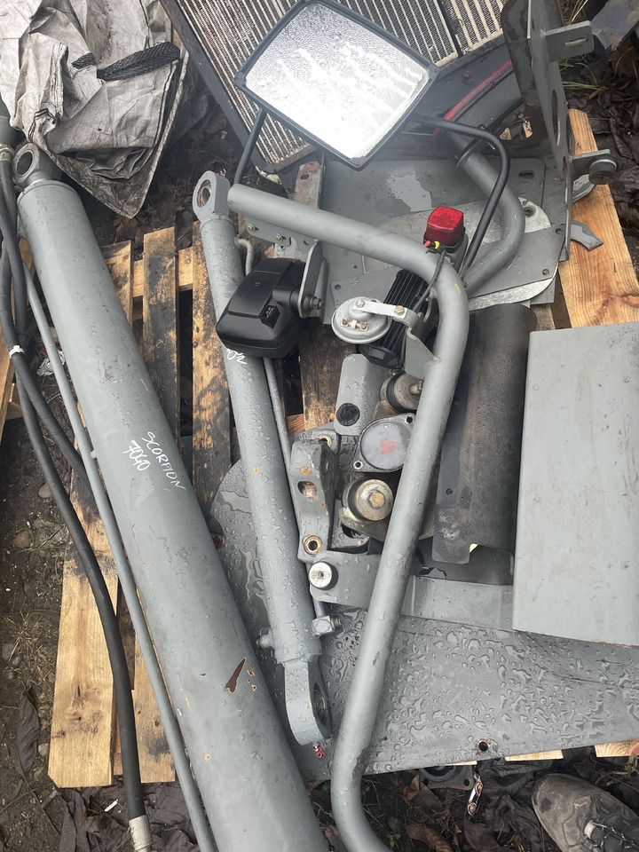 Claas Scorpion 7040 - siłownik podnoszenia siłownik wysuwu - Peça de reposição de Empilhador telescópico: foto 1 Claas Scorpion 7040 - siłownik podnoszenia siłownik wysuwu - Peça de reposição de Empilhador telescópico: foto 1