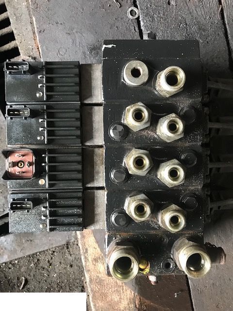 Sauer Danfoss - Cewki Proporcjonalne Rozdzielacz Elektrozawory - Sistema elétrico de Máquina agrícola: foto 1 Sauer Danfoss - Cewki Proporcjonalne Rozdzielacz Elektrozawory - Sistema elétrico de Máquina agrícola: foto 1