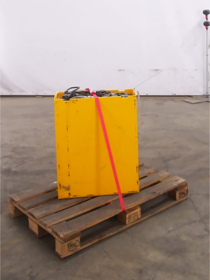 Battery 24V - Bateria automotiva de Equipamento de movimentação: foto 1 Battery 24V - Bateria automotiva de Equipamento de movimentação: foto 1
