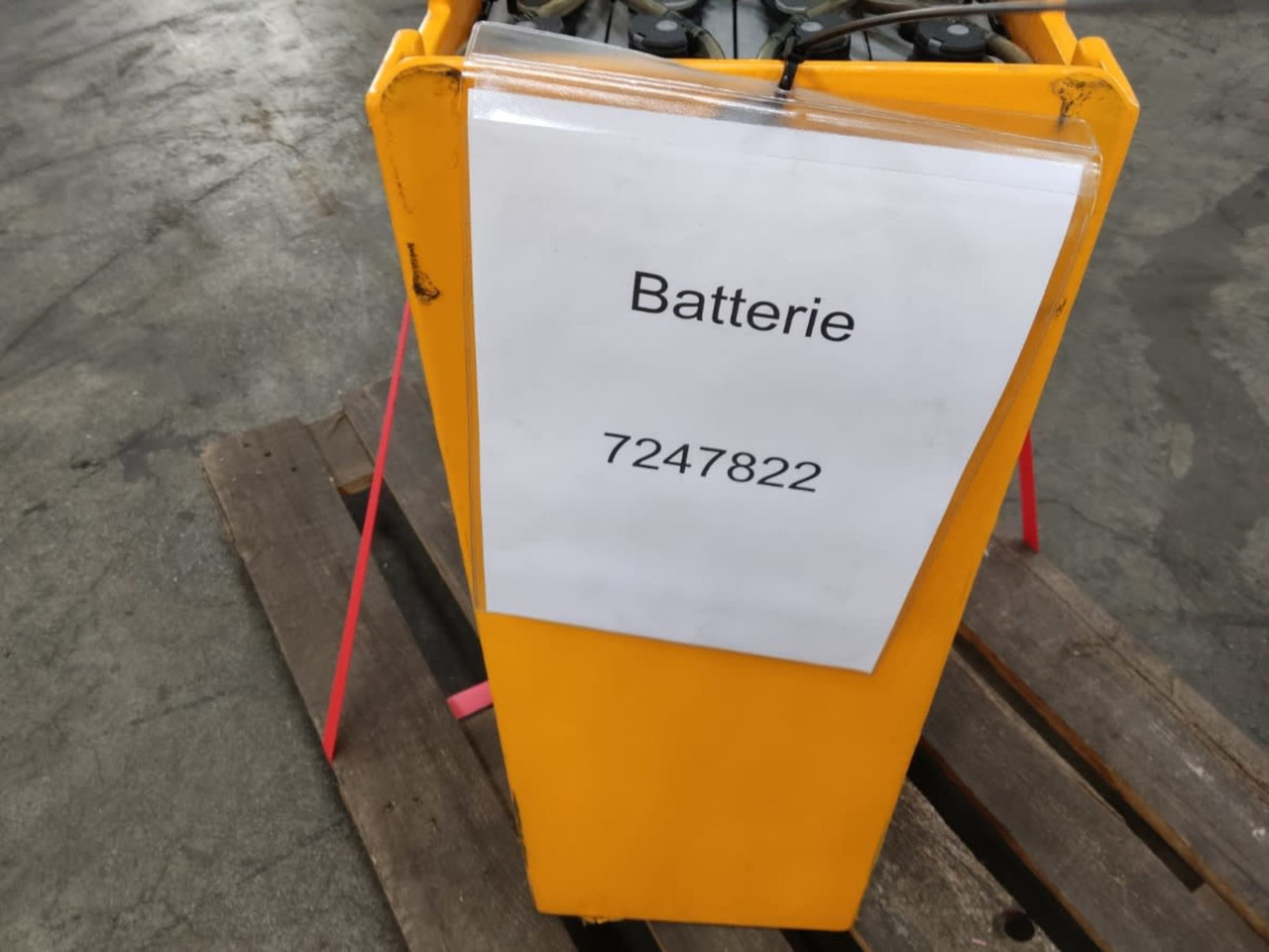 Battery 24V - Bateria automotiva de Equipamento de movimentação: foto 2 Battery 24V - Bateria automotiva de Equipamento de movimentação: foto 2