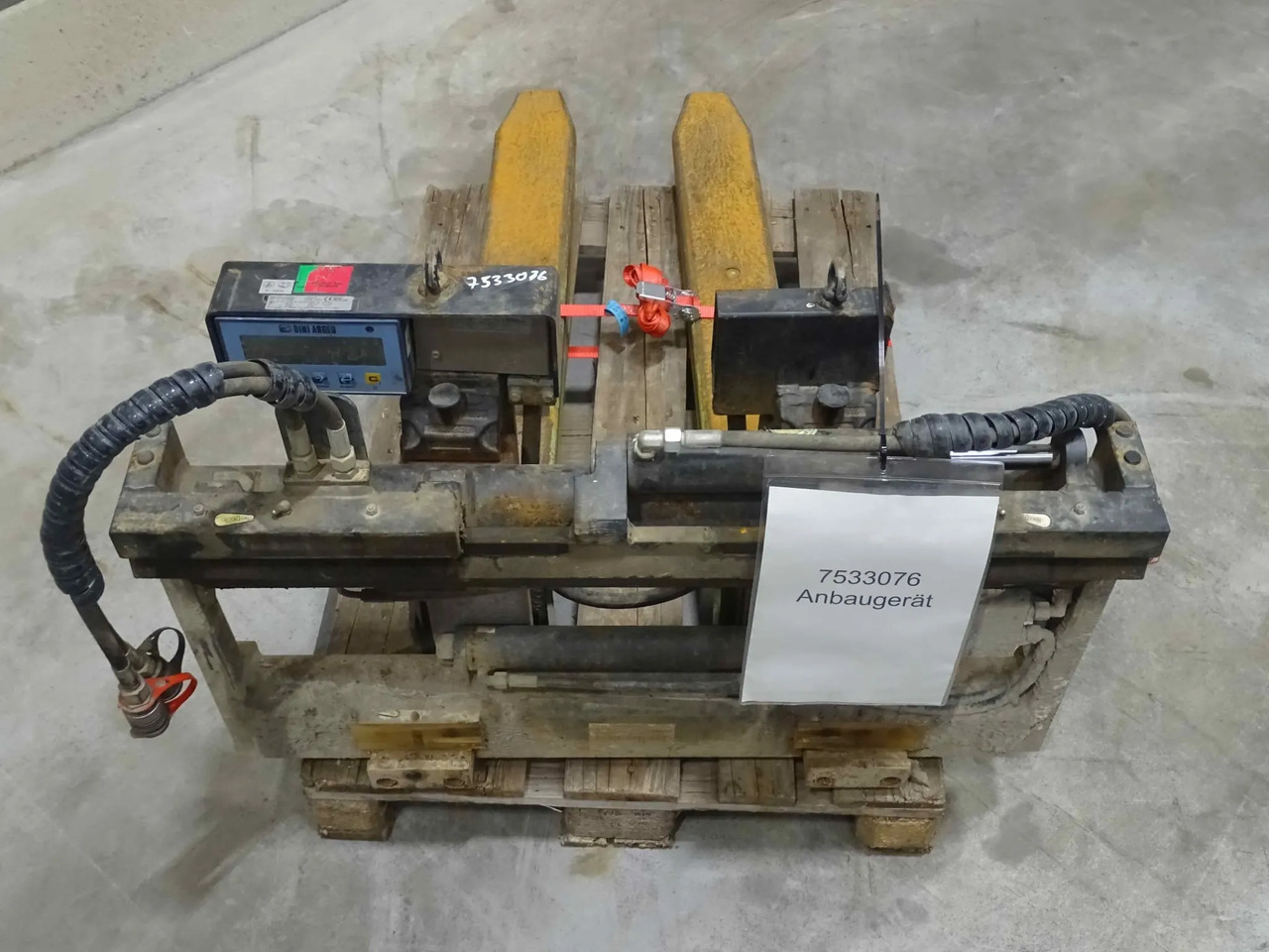 Durwen Fork positioner FEM 2 RZV25S - Equipamento de Equipamento de movimentação: foto 4 Durwen Fork positioner FEM 2 RZV25S - Equipamento de Equipamento de movimentação: foto 4