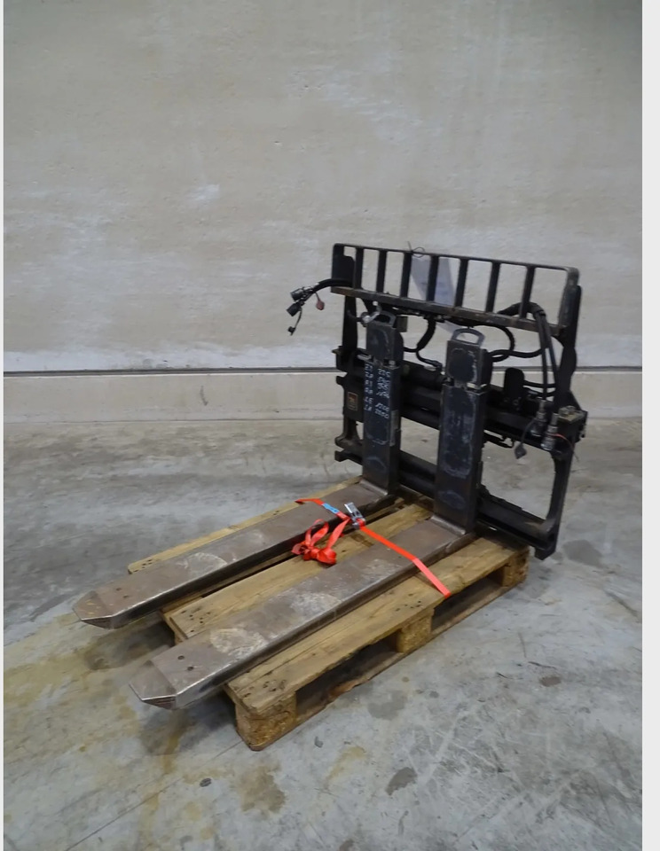 Durwen Fork positioner with extension forks FEM2 RZV-S-TGZ.25.1200 - Equipamento de Equipamento de movimentação: foto 1 Durwen Fork positioner with extension forks FEM2 RZV-S-TGZ.25.1200 - Equipamento de Equipamento de movimentação: foto 1
