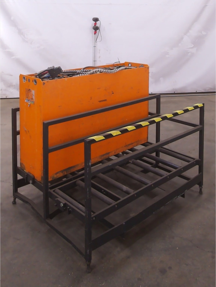 MIDAC Battery & changing rack - Bateria automotiva de Equipamento de movimentação: foto 4 MIDAC Battery & changing rack - Bateria automotiva de Equipamento de movimentação: foto 4