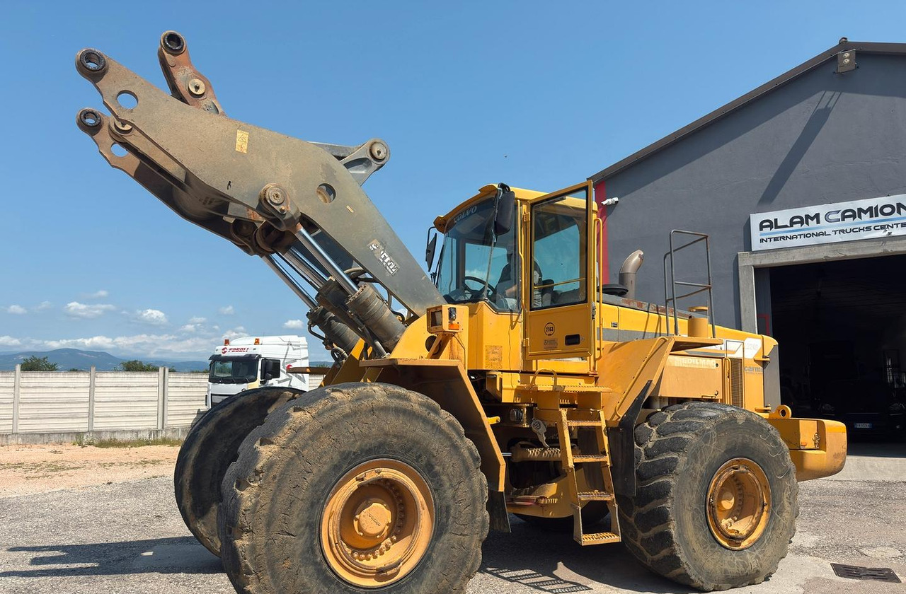 Pala gommata Volvo L 220 - Carregadeira de rodas: foto 2 Pala gommata Volvo L 220 - Carregadeira de rodas: foto 2