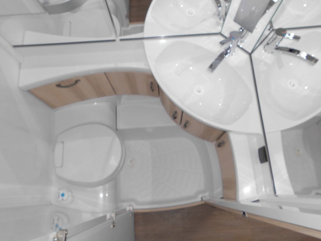 Caravana nuevo Hobby De Luxe 515 UHL 2025 2000kg. AUTARK AMBIENTE Hobby De Luxe 515 UHL mit Extras, Lagerabverkauf!: foto 15