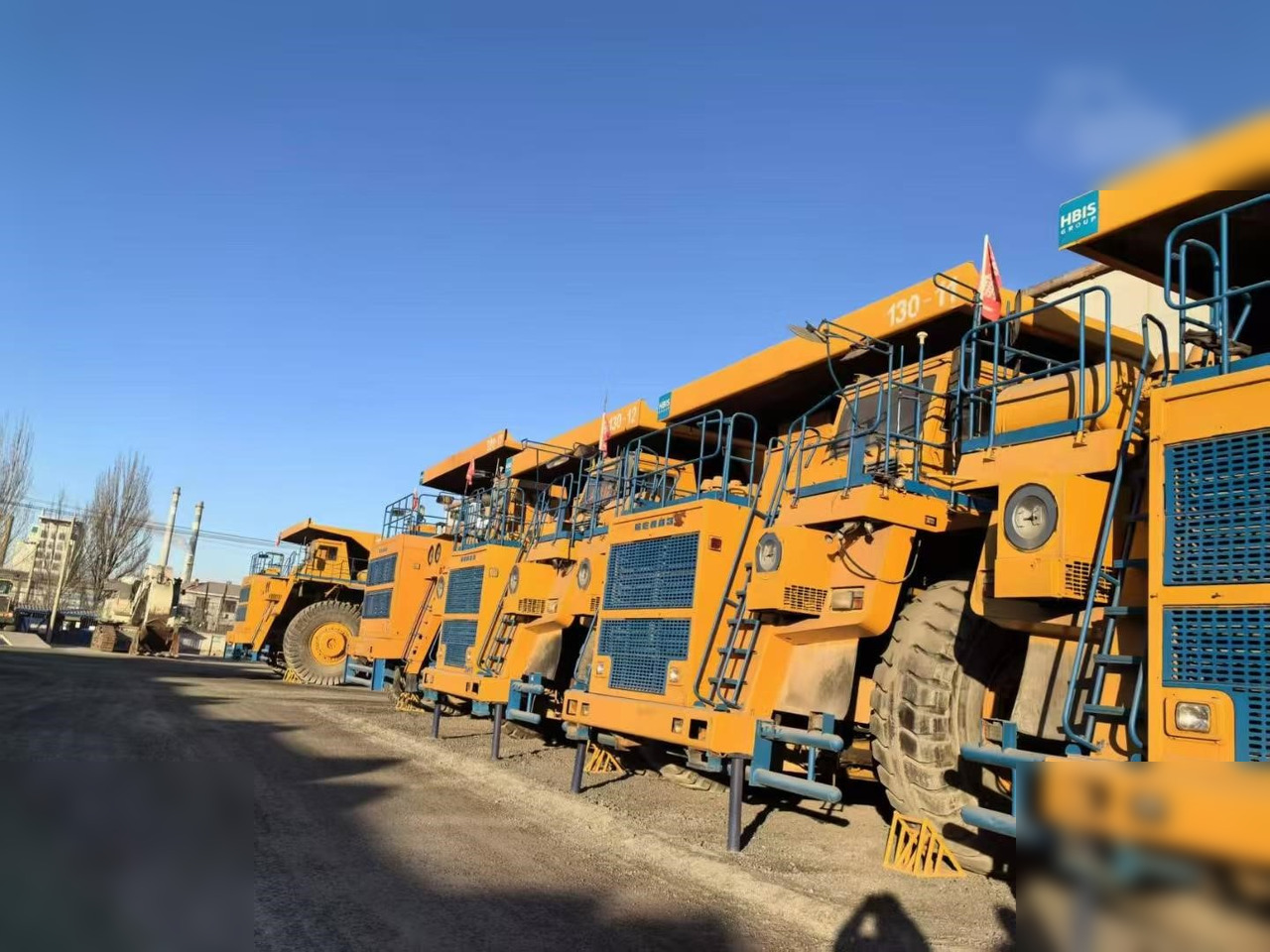 2009 BELAZ 75302 - Caminhão fora de estrada: foto 2 2009 BELAZ 75302 - Caminhão fora de estrada: foto 2