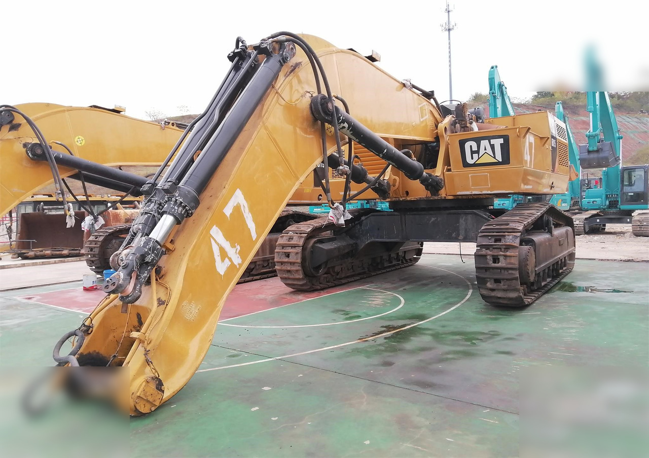 2013 CATERPILLAR 6015 - Escavadora de rastos: foto 4 2013 CATERPILLAR 6015 - Escavadora de rastos: foto 4