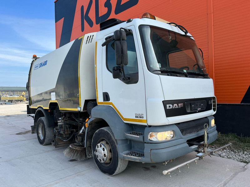 DAF LF 55.180 4x2 Schmidt SK 600 Dual LP - Varredora urbana: foto 3 DAF LF 55.180 4x2 Schmidt SK 600 Dual LP - Varredora urbana: foto 3