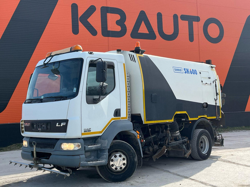 DAF LF 55.180 4x2 Schmidt SK 600 Dual LP - Varredora urbana: foto 1 DAF LF 55.180 4x2 Schmidt SK 600 Dual LP - Varredora urbana: foto 1
