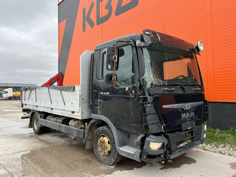 MAN TGL 8.180 4x2 CAB DAMAGE ! / Fassi F28 / PLATFORM L=4366 mm - Camião de caixa aberta/ Plataforma, Caminhão grua: foto 4 MAN TGL 8.180 4x2 CAB DAMAGE ! / Fassi F28 / PLATFORM L=4366 mm - Camião de caixa aberta/ Plataforma, Caminhão grua: foto 4