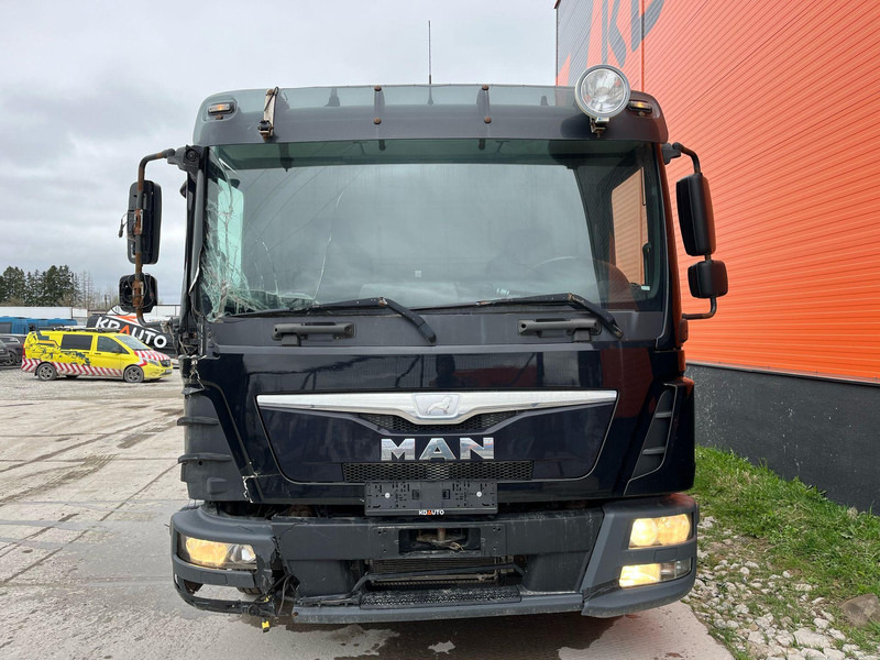 MAN TGL 8.180 4x2 CAB DAMAGE ! / Fassi F28 / PLATFORM L=4366 mm - Camião de caixa aberta/ Plataforma, Caminhão grua: foto 3 MAN TGL 8.180 4x2 CAB DAMAGE ! / Fassi F28 / PLATFORM L=4366 mm - Camião de caixa aberta/ Plataforma, Caminhão grua: foto 3