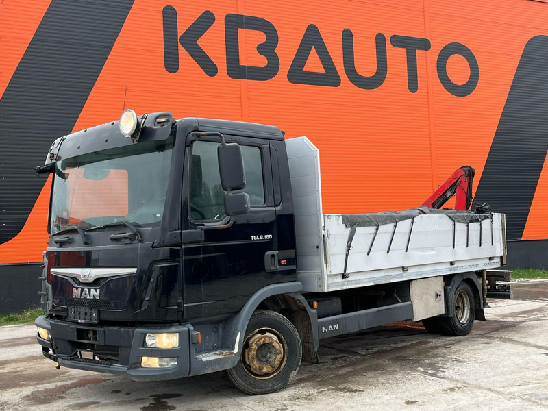 MAN TGL 8.180 4x2 CAB DAMAGE ! / Fassi F28 / PLATFORM L=4366 mm - Camião de caixa aberta/ Plataforma, Caminhão grua: foto 2 MAN TGL 8.180 4x2 CAB DAMAGE ! / Fassi F28 / PLATFORM L=4366 mm - Camião de caixa aberta/ Plataforma, Caminhão grua: foto 2