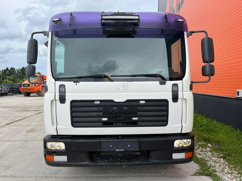 MAN TGL 8.180 4x2 PK4200 YEAR 2013 / PLATFORM L=3710 mm - Camião de caixa aberta/ Plataforma, Caminhão grua: foto 3 MAN TGL 8.180 4x2 PK4200 YEAR 2013 / PLATFORM L=3710 mm - Camião de caixa aberta/ Plataforma, Caminhão grua: foto 3
