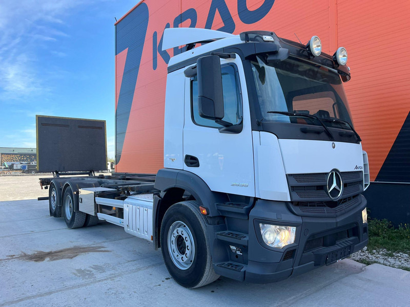 Mercedes-Benz Antos 2535 6x2*4 CHASSIS L=7788 mm - Caminhão transportador de contêineres/ Caixa móvel: foto 4 Mercedes-Benz Antos 2535 6x2*4 CHASSIS L=7788 mm - Caminhão transportador de contêineres/ Caixa móvel: foto 4
