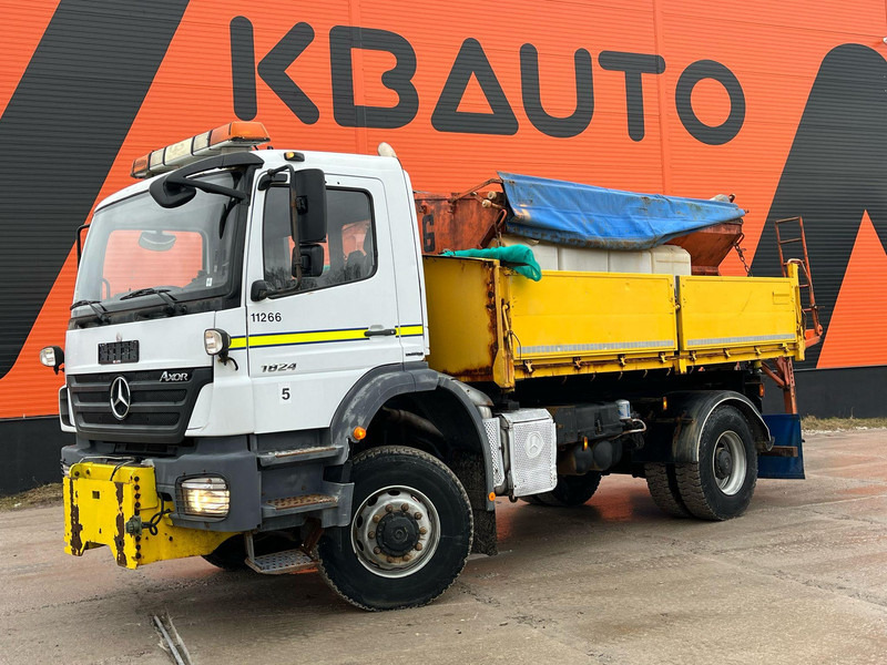 Mercedes-Benz Axor 1824 4x4 POSSIBLE TO BUY WITH SPREADER & FRONT PLOW - Caminhão basculante: foto 1 Mercedes-Benz Axor 1824 4x4 POSSIBLE TO BUY WITH SPREADER & FRONT PLOW - Caminhão basculante: foto 1
