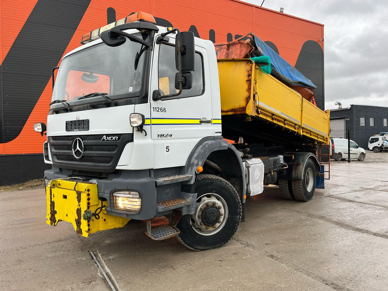 Mercedes-Benz Axor 1824 4x4 POSSIBLE TO BUY WITH SPREADER & FRONT PLOW - Caminhão basculante: foto 2 Mercedes-Benz Axor 1824 4x4 POSSIBLE TO BUY WITH SPREADER & FRONT PLOW - Caminhão basculante: foto 2