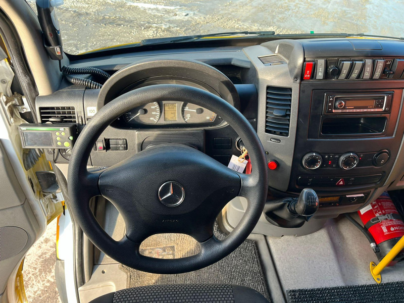 Fotografia de interior 1: Micro-ônibus, Furgão de passageiros Mercedes-Benz Sprinter 515 CDI 19 SEATS / WHEELCHAIR RAMP