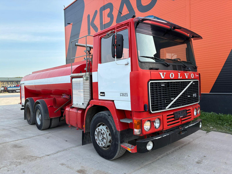 Volvo F 10 6x2 Ruberg / 2700 l/min / tanks 9000 I + 1000 l - Carro de bombeiro: foto 4 Volvo F 10 6x2 Ruberg / 2700 l/min / tanks 9000 I + 1000 l - Carro de bombeiro: foto 4