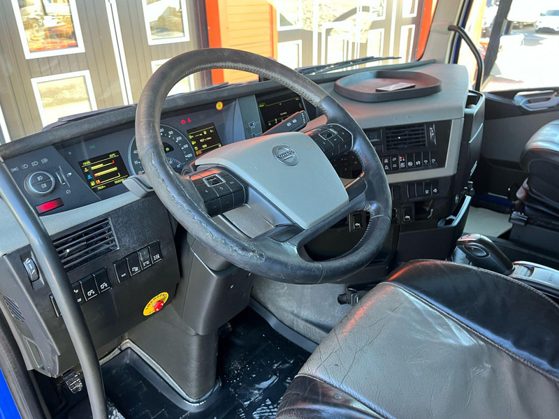 Fotografia de interior 1: Caminhão basculante Volvo FH 540 8x4*4 BOX L=6145 mm