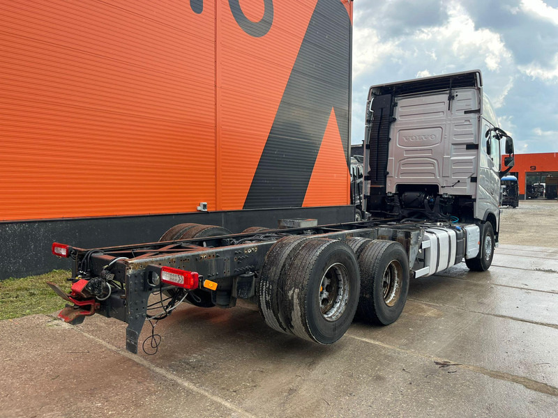 Volvo FH 750 6x4 CHASSIS L=6970 / RETARDER / PTO / TANDEM AXLE LIFT - Caminhão chassi: foto 5 Volvo FH 750 6x4 CHASSIS L=6970 / RETARDER / PTO / TANDEM AXLE LIFT - Caminhão chassi: foto 5