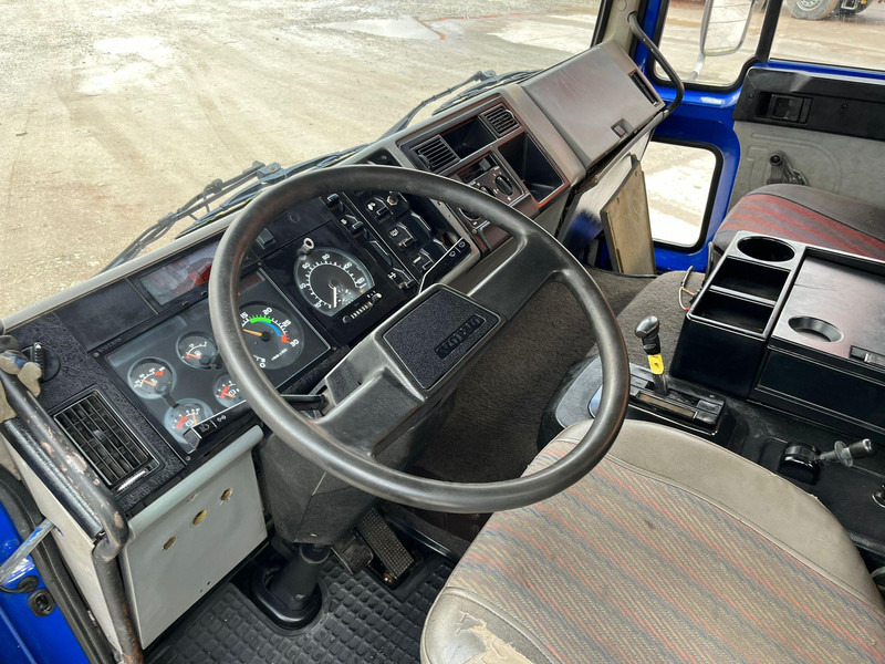 Camião de caixa aberta/ Plataforma, Caminhão grua Volvo FL 608 4x2 PK 8200 / BOX L=4249 mm: foto 16