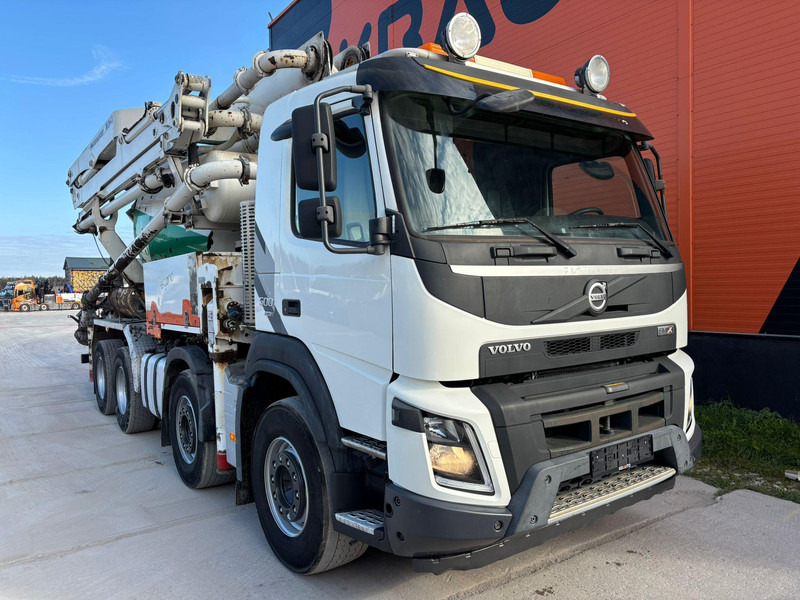 Volvo FMX 500 8x4 PUMI 24-3 - 24 m - 2303 hours / 7 m3 / FULL STEEL - Caminhão betoneira: foto 4 Volvo FMX 500 8x4 PUMI 24-3 - 24 m - 2303 hours / 7 m3 / FULL STEEL - Caminhão betoneira: foto 4