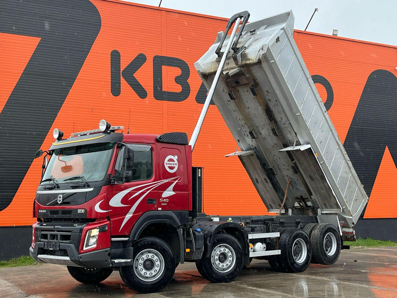 Volvo FMX 540 8x4 RETARDER / TANDEM AXLE LIFT / BIG AXLES / BOX L=5703 mm - Caminhão basculante: foto 2 Volvo FMX 540 8x4 RETARDER / TANDEM AXLE LIFT / BIG AXLES / BOX L=5703 mm - Caminhão basculante: foto 2