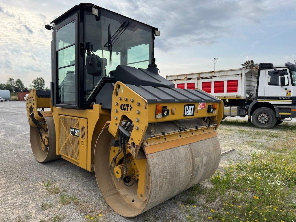 Caterpillar CD54B - Compactador de asfalto: foto 4 Caterpillar CD54B - Compactador de asfalto: foto 4