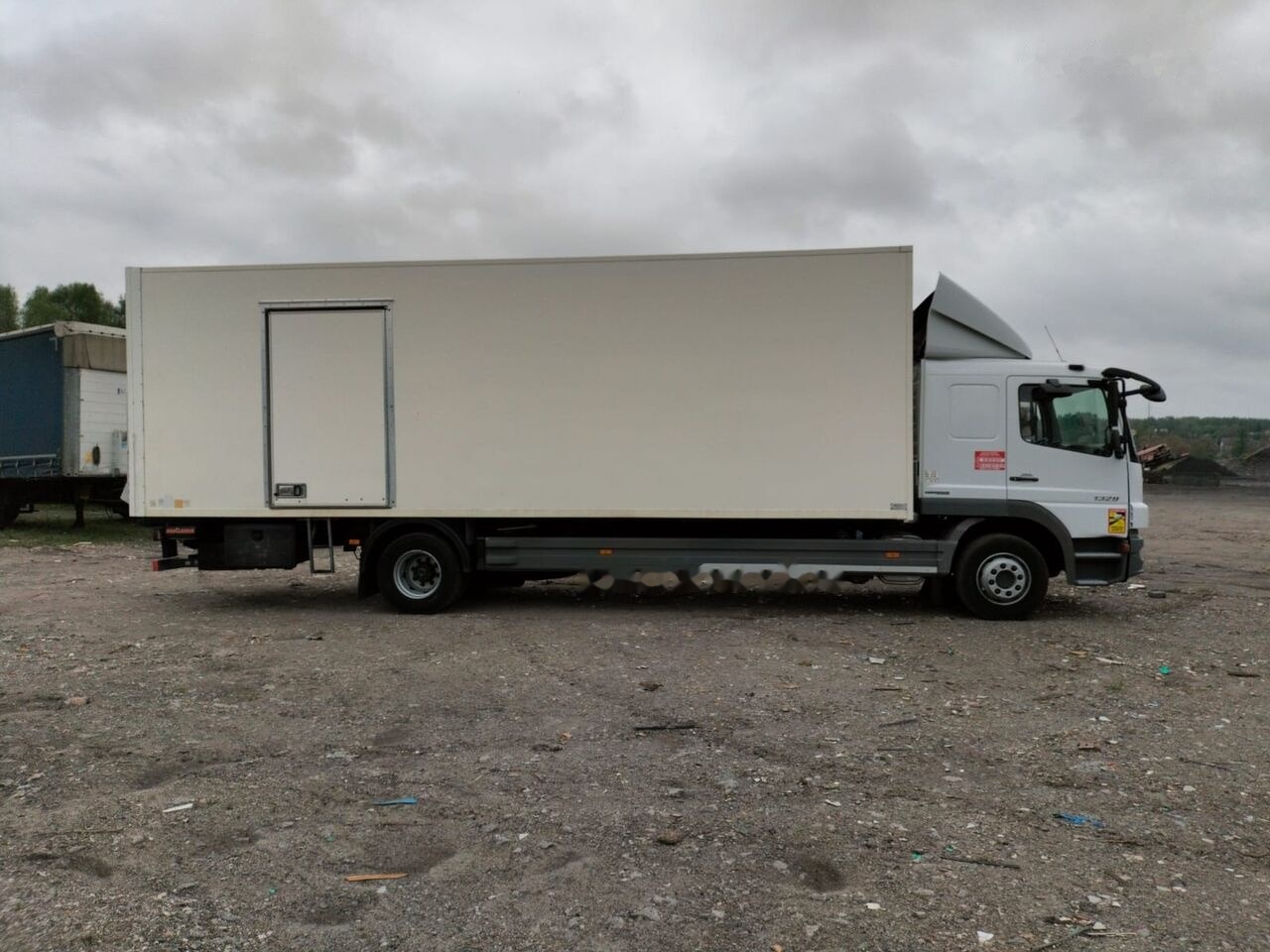 Mercedes-Benz ATEGO 1329 - Caminhão isotérmico: foto 3 Mercedes-Benz ATEGO 1329 - Caminhão isotérmico: foto 3