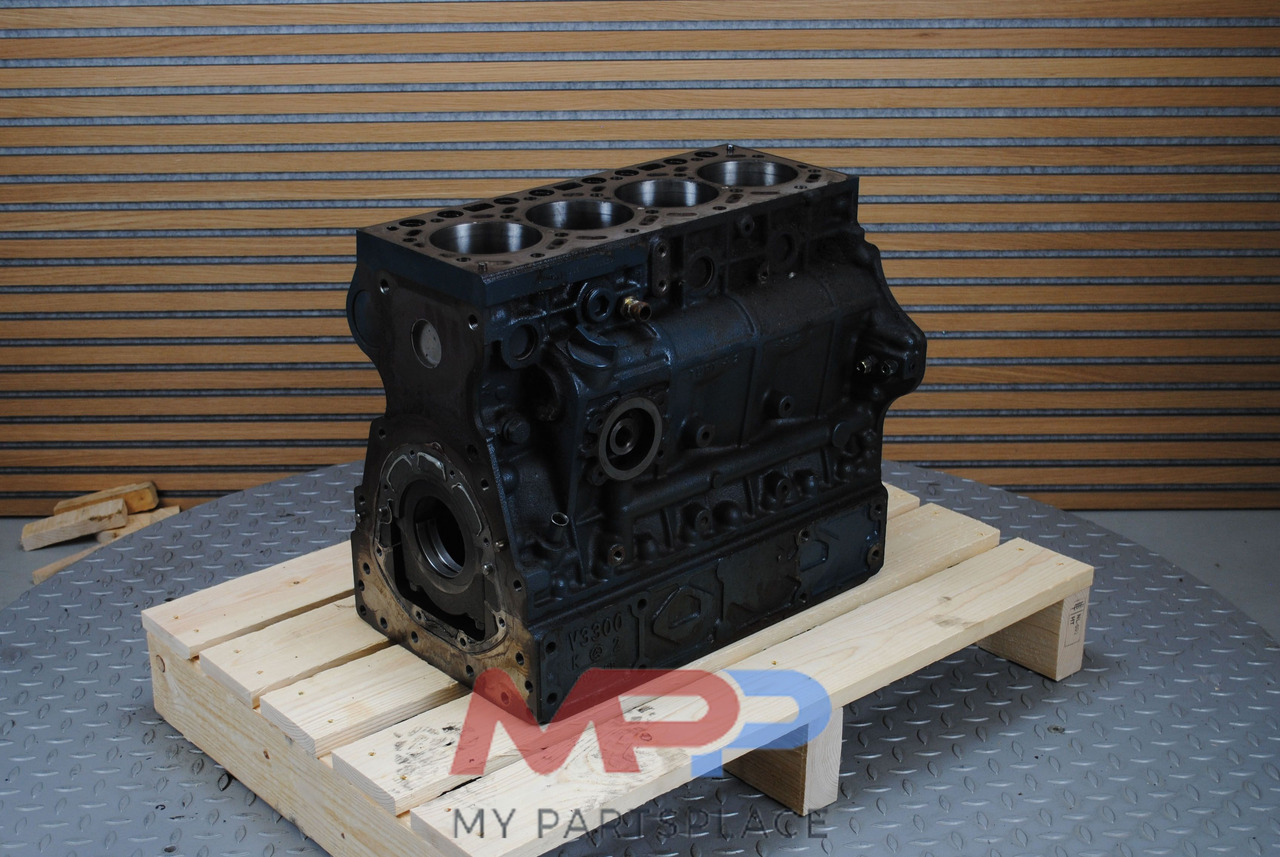 Kubota Blok Kubota V3300 - Bloco do motor de Máquina de construção: foto 1 Kubota Blok Kubota V3300 - Bloco do motor de Máquina de construção: foto 1