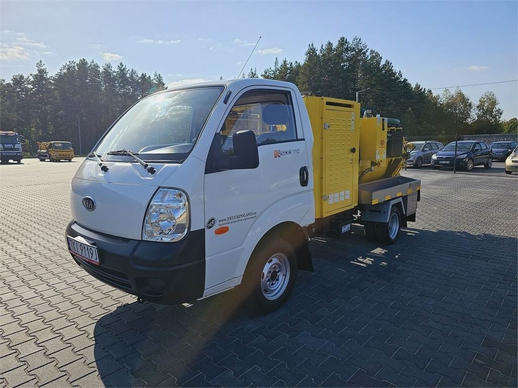 Isuzu Kia on categories B COMBI WUKO FOR DUCT CLEANING 2 - Caminhão limpa fossa: foto 3 Isuzu Kia on categories B COMBI WUKO FOR DUCT CLEANING 2 - Caminhão limpa fossa: foto 3