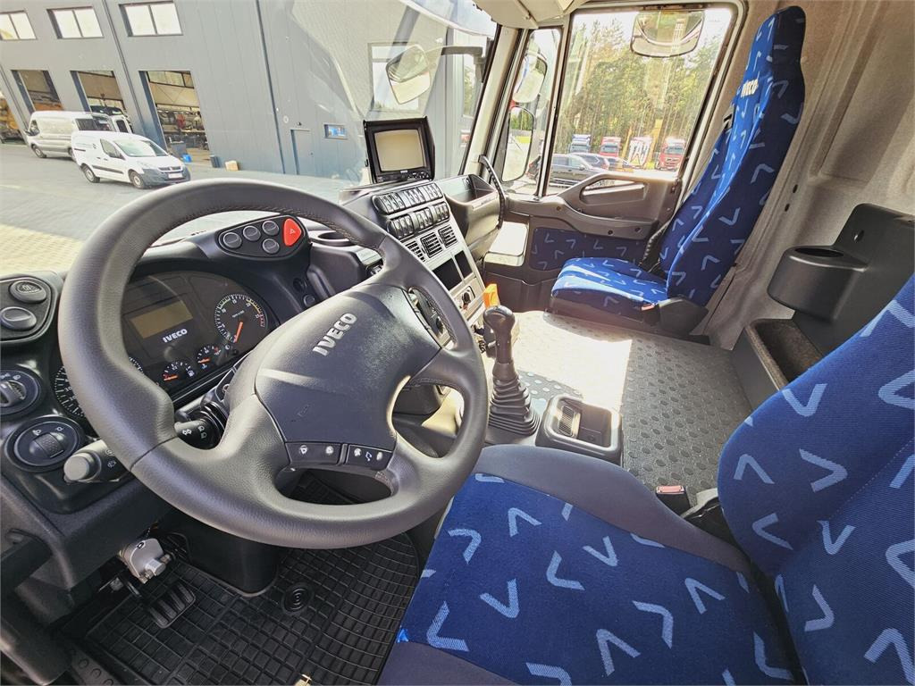 Caminhão limpa fossa Iveco Saugbagger vacuum cleaner excavator sucking loos: foto 34