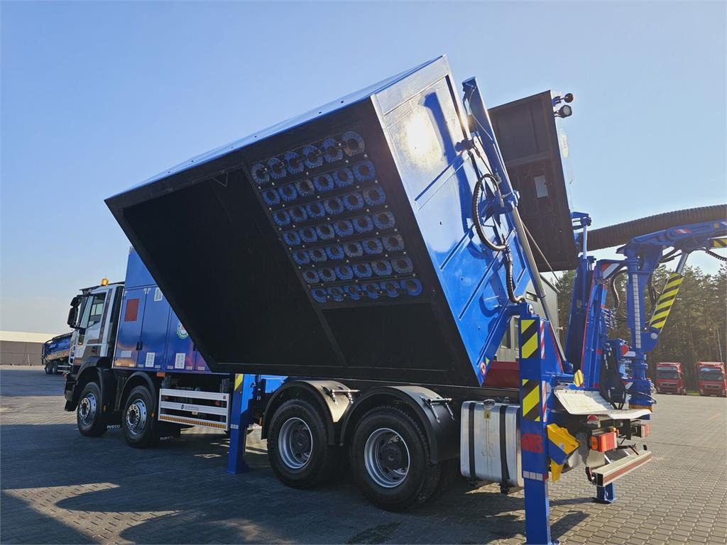 Caminhão limpa fossa Iveco Saugbagger vacuum cleaner excavator sucking loos: foto 28