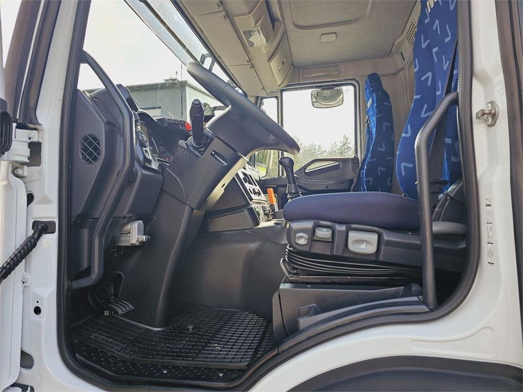 Caminhão limpa fossa Iveco Saugbagger vacuum cleaner excavator sucking loos: foto 31