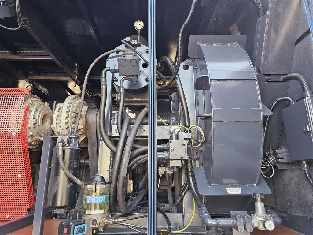 Caminhão limpa fossa Iveco Saugbagger vacuum cleaner excavator sucking loos: foto 12