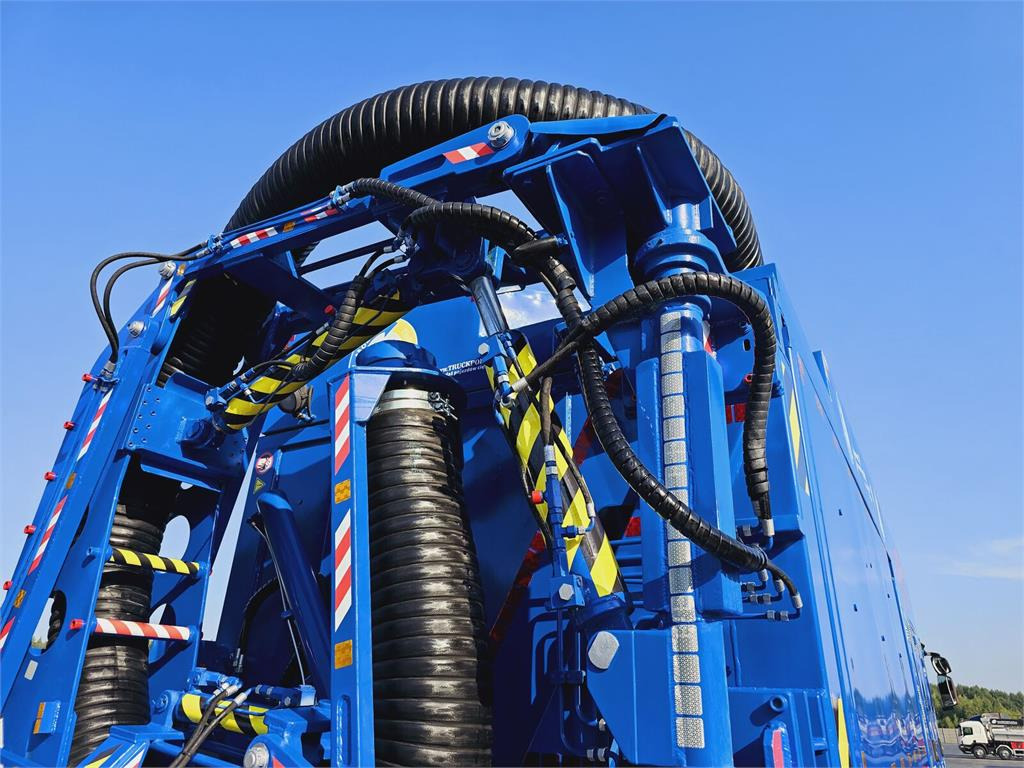 Caminhão limpa fossa Iveco Saugbagger vacuum cleaner excavator sucking loos: foto 18