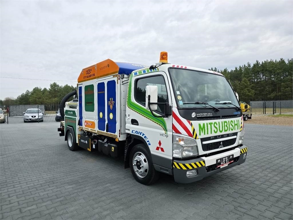 Mitsubishi CANTER odkurzacz koparka ssąca Saugbagger CITY SAU  - Caminhão limpa fossa: foto 2 Mitsubishi CANTER odkurzacz koparka ssąca Saugbagger CITY SAU  - Caminhão limpa fossa: foto 2