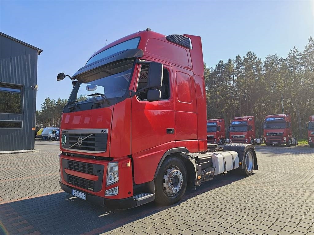 Volvo FH13 XXL MANUAL 420 EURO 5 2011 r MEGA LOW DECK - Tractor: foto 2 Volvo FH13 XXL MANUAL 420 EURO 5 2011 r MEGA LOW DECK - Tractor: foto 2