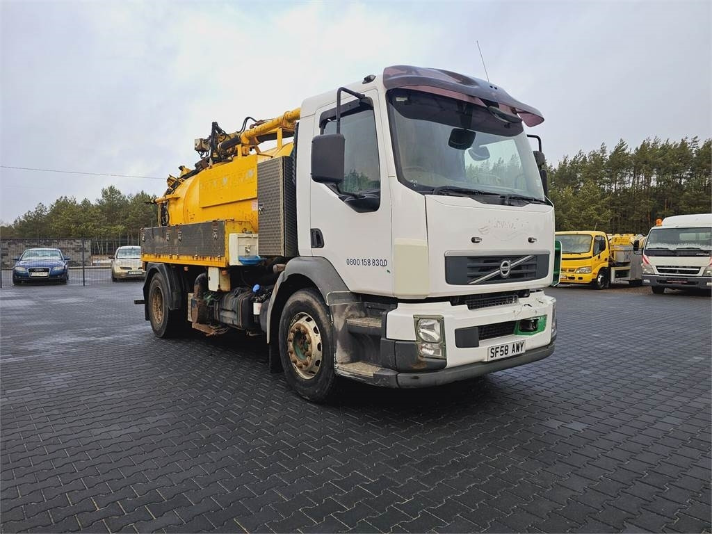 Volvo FULLER TANKERS 2008 WUKO for collecting liquid was - Caminhão limpa fossa: foto 2 Volvo FULLER TANKERS 2008 WUKO for collecting liquid was - Caminhão limpa fossa: foto 2