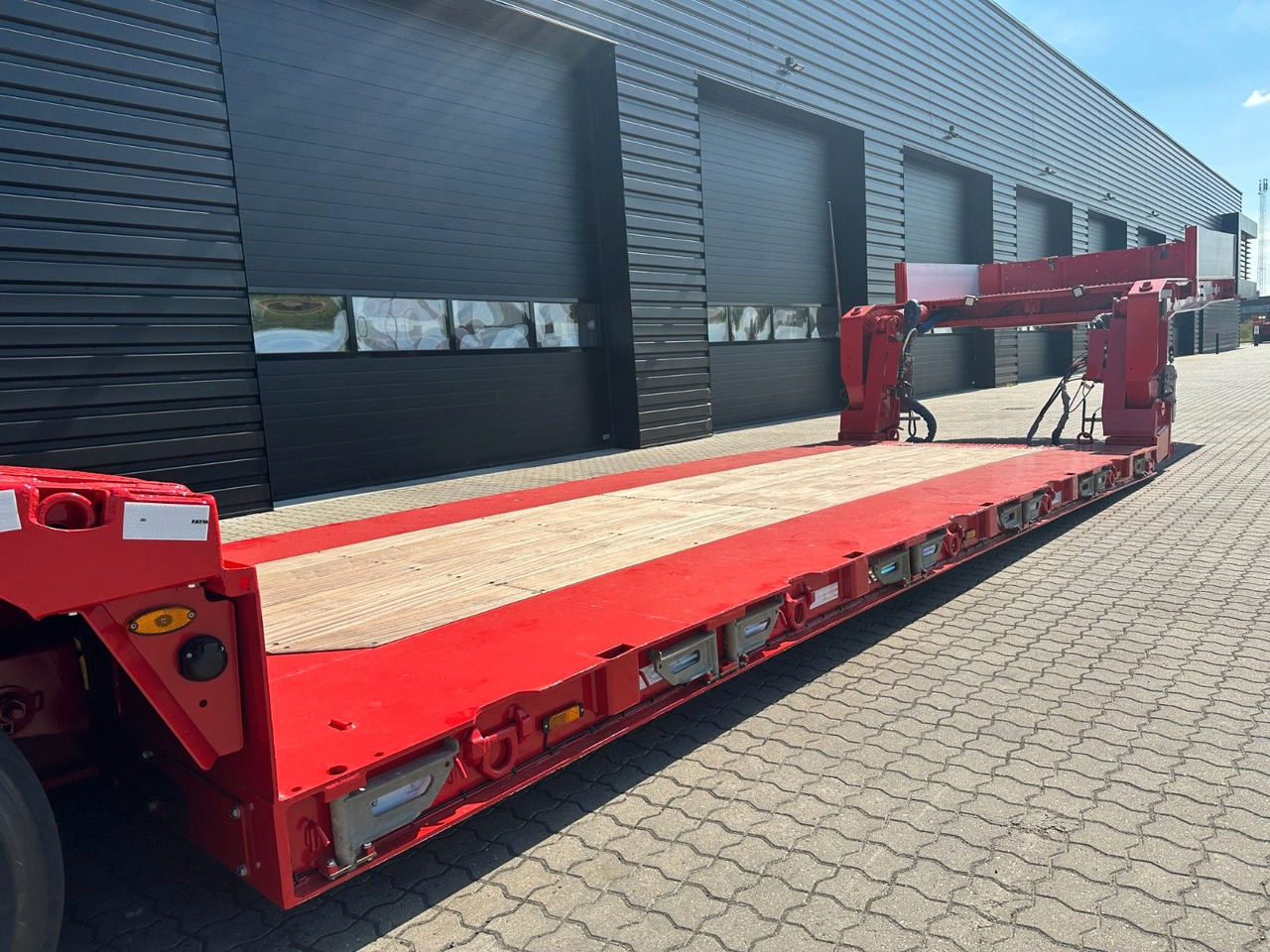 Faymonville Megamax 2 achs tiefbett / Neu Lackiert Faymonville Megamax 2 achs tiefbett / Neu Lackiert - Semireboque baixa: foto 3 Faymonville Megamax 2 achs tiefbett / Neu Lackiert Faymonville Megamax 2 achs tiefbett / Neu Lackiert - Semireboque baixa: foto 3