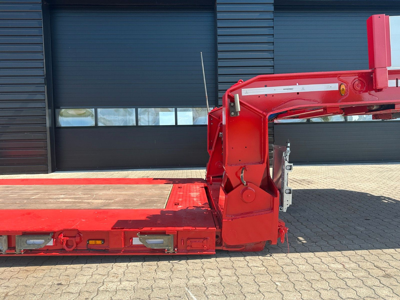 Faymonville Megamax 2 achs tiefbett / Neu Lackiert Faymonville Megamax 2 achs tiefbett / Neu Lackiert - Semireboque baixa: foto 4 Faymonville Megamax 2 achs tiefbett / Neu Lackiert Faymonville Megamax 2 achs tiefbett / Neu Lackiert - Semireboque baixa: foto 4