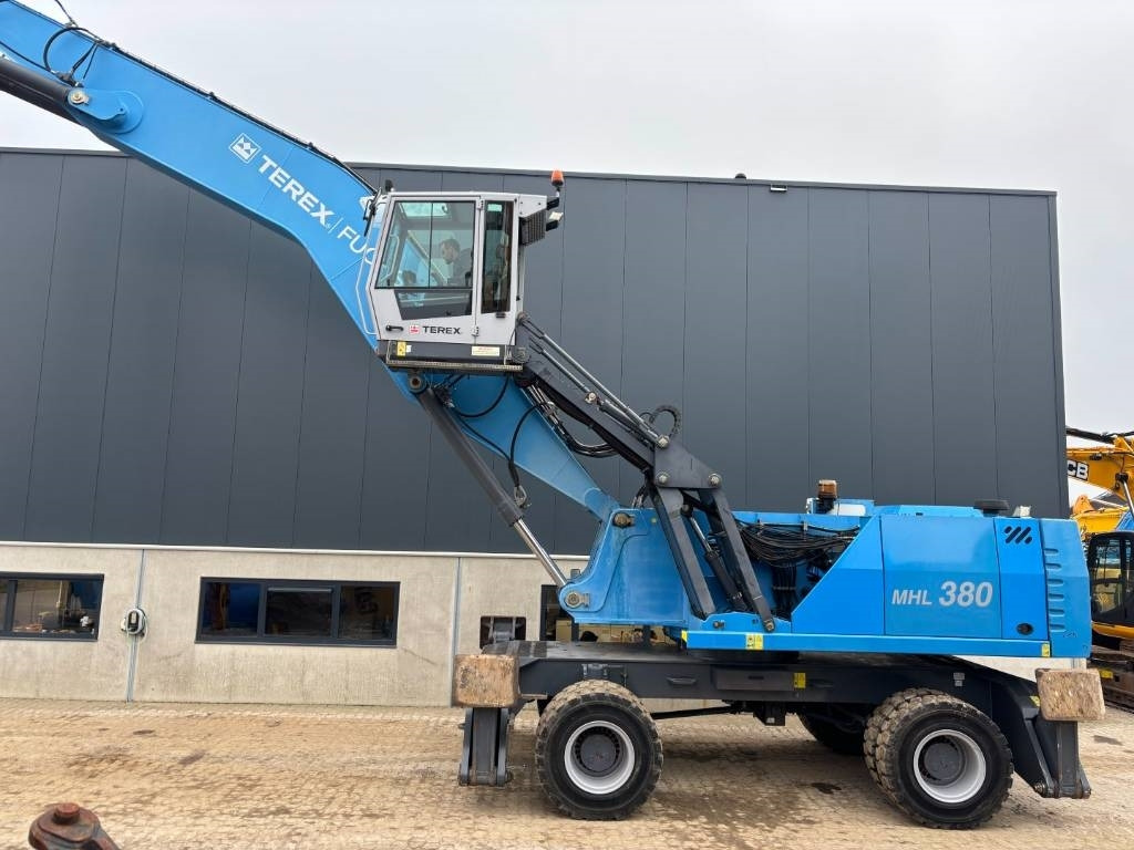 Fuchs MHL 380 -- only 6650 real working hours - Manipulador de material: foto 3 Fuchs MHL 380 -- only 6650 real working hours - Manipulador de material: foto 3