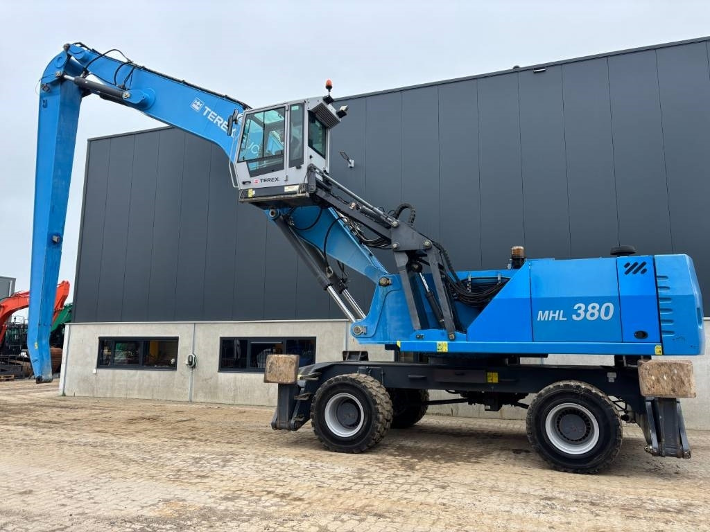 Fuchs MHL 380 -- only 6650 real working hours - Manipulador de material: foto 5 Fuchs MHL 380 -- only 6650 real working hours - Manipulador de material: foto 5