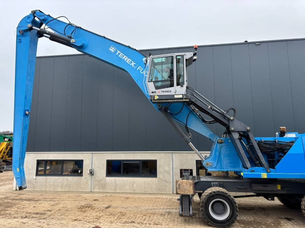 Fuchs MHL 380 -- only 6650 real working hours - Manipulador de material: foto 4 Fuchs MHL 380 -- only 6650 real working hours - Manipulador de material: foto 4