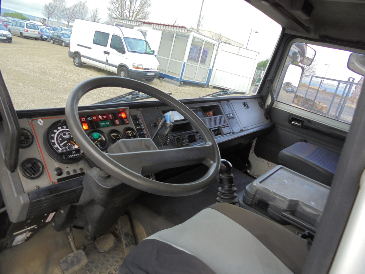 RENAULT GR 280 - Caminhão transporte de veículos: foto 5 RENAULT GR 280 - Caminhão transporte de veículos: foto 5