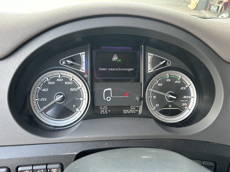 DAF CF 260 FA / Carrier Koeler - 30 gr / Chereau Frigobox / Laadklep 2000 kg - Caminhão frigorífico: foto 4 DAF CF 260 FA / Carrier Koeler - 30 gr / Chereau Frigobox / Laadklep 2000 kg - Caminhão frigorífico: foto 4