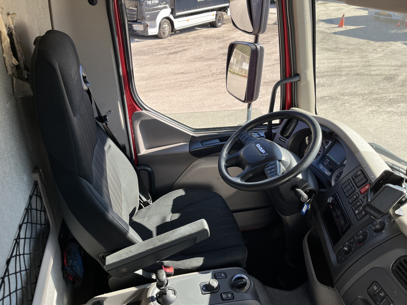 DAF LF 210 FA / 12 Ton / 396 dkm / Box / Loadlift / NL Truck - Caminhão furgão: foto 3 DAF LF 210 FA / 12 Ton / 396 dkm / Box / Loadlift / NL Truck - Caminhão furgão: foto 3