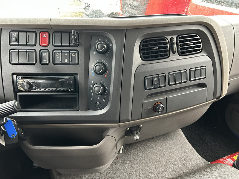 DAF LF 210 FA / 12 Ton / 471 dkm / Curtainside / Loadlift / APK TUV 06-26 - Caminhão com lona: foto 5 DAF LF 210 FA / 12 Ton / 471 dkm / Curtainside / Loadlift / APK TUV 06-26 - Caminhão com lona: foto 5